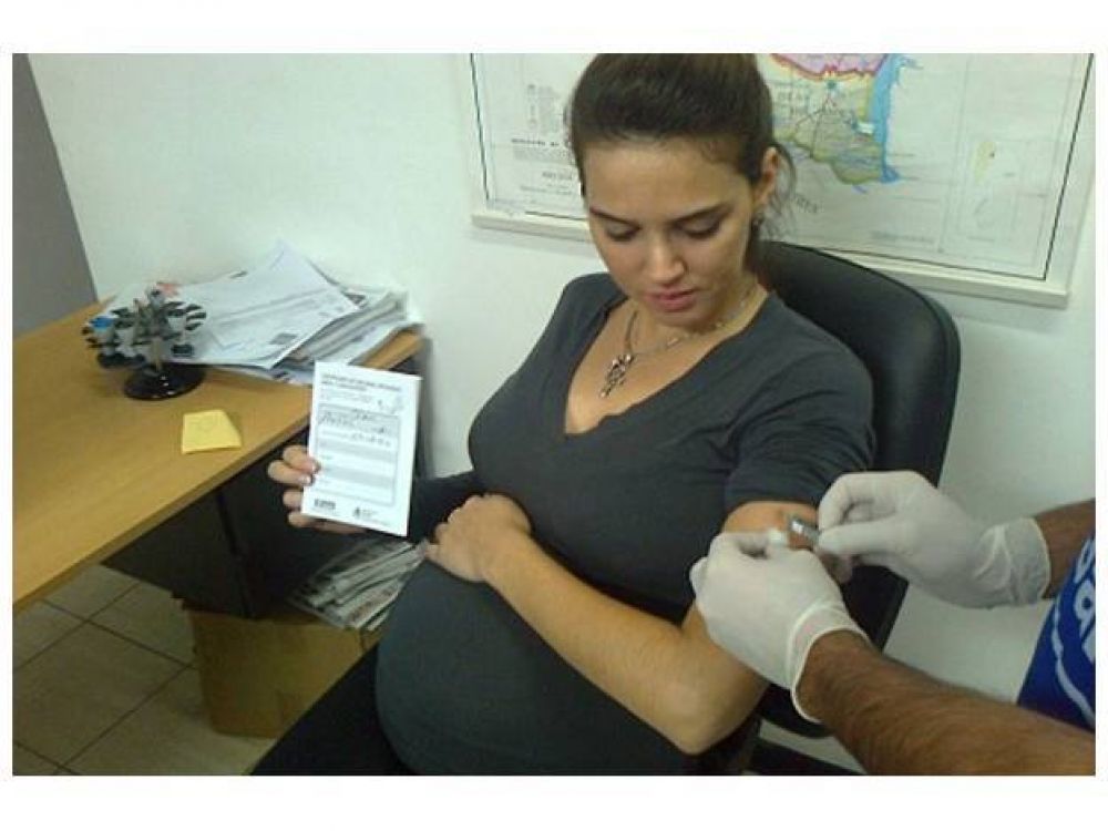 Distribuyen vacunas antigripales para grupos de riesgo