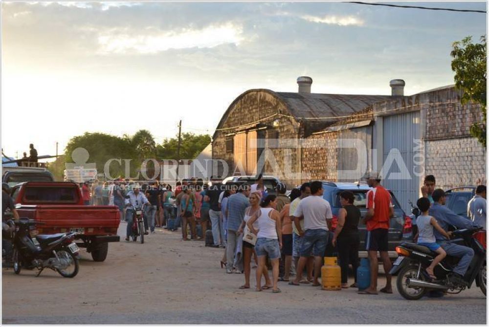 Sigue el corte de ruta en Loyola en reclamo de venta de garrafas de gas