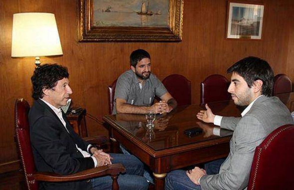 Gustavo Posse se reuni� con Facundo Moyano en su despacho