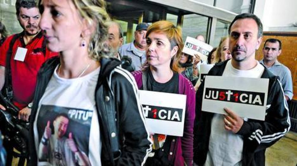 Tensi�n y fuerte pedido de justicia en el arranque del juicio