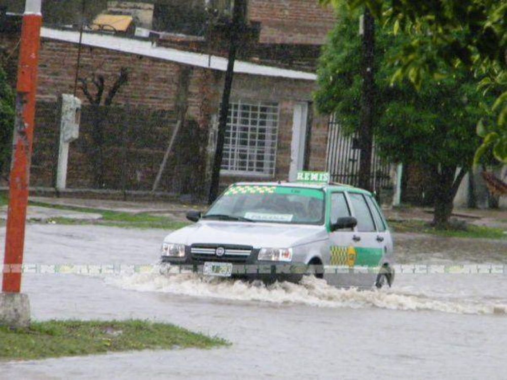 La ciudad bajo agua: Resistencia super� los 100 mil�metros
