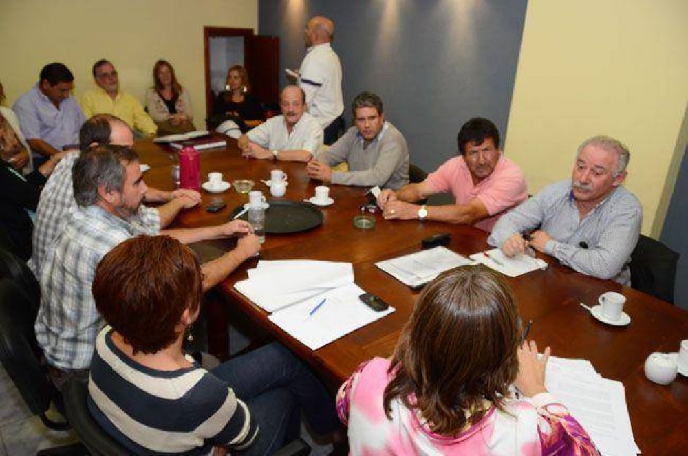 El Frepam decidi� esperar para presentar un pedido de juicio pol�tico al gobernador Jorge