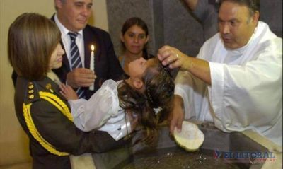 Dos nenas fueron bautizadas con el Intendente y la Presidenta como padrinos