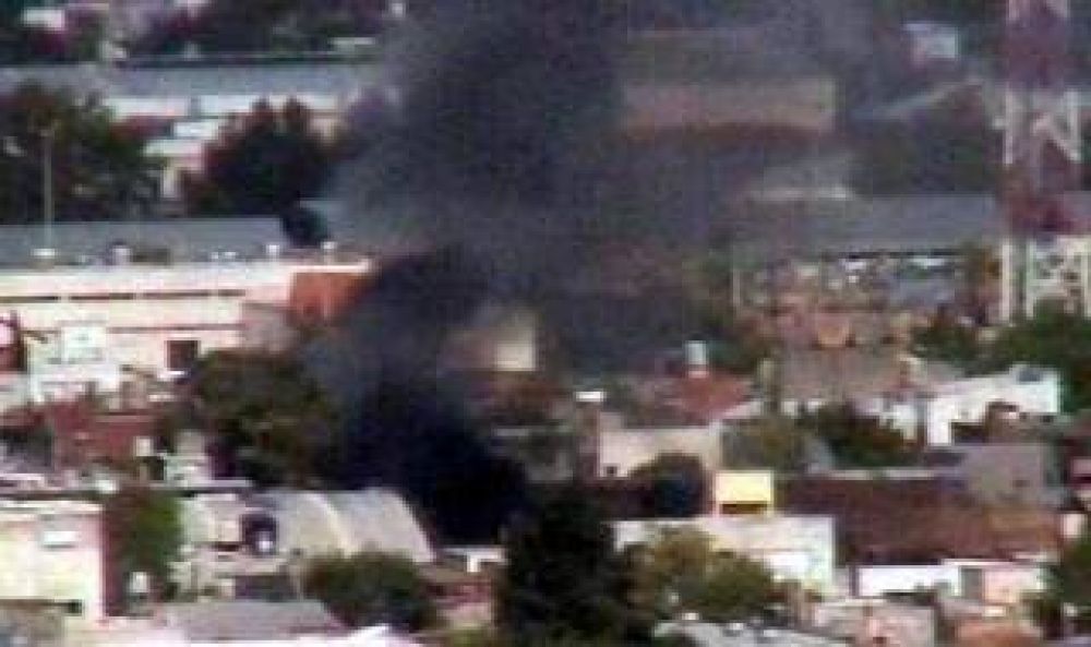Avellaneda: Lograron controlar incendio en una papelera