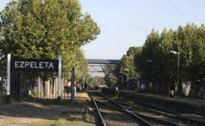 Arrojaron a una mujer del tren en marcha para robarle un bolso