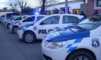 Delincuentes armados ingresaron a una vivienda, atacaron y robaron a una familia y se tirotearon con la polic�a