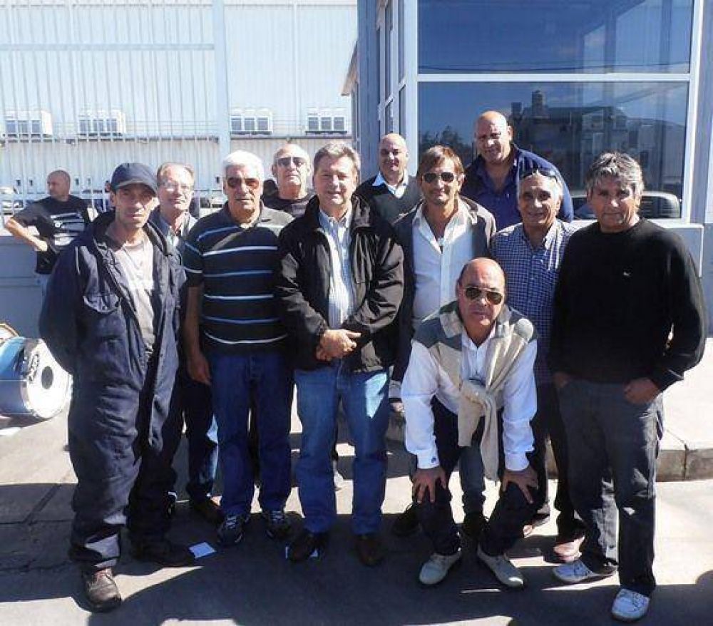 Por mala liquidaci�n de haberes, Empleados de Comercio tom� planta de Solimeno