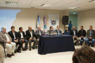 Mera lanz� los Foros de Participaci�n y dijo que �no es tiempo de discusiones electorales�
