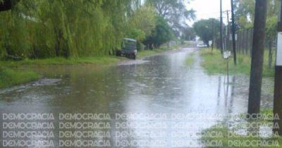 Denuncian que cuando llueve se inunda Villa del Parque