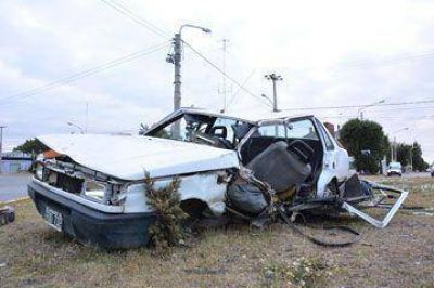 Violento vuelco con cuatro j�venes heridos