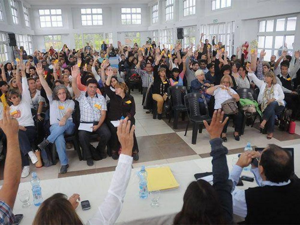 Desde las asambleas escolares rechazaron la propuesta de un 30% de aumento que hizo el Gobierno