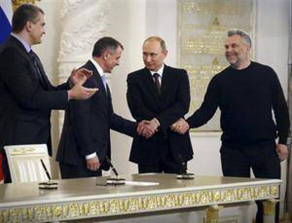 Desafiante, Putin ignor� a Occidente y firm� la anexi�n de Crimea a Rusia