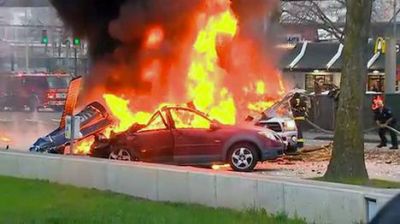 Cae un helic�ptero en Seattle y se estrella contra dos autos