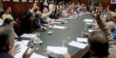 Con el voto de Cerisola se resolvi� el alcance de los derechos electorales de los docentes interinos