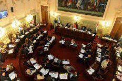 Legisladores en contra de la tasa a los combustibles