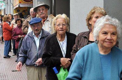 El aumento salarial a estatales tambi�n alcanzar� a jubilados