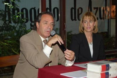 Claudia An� dict� un Seminario de Redacci�n y correcci�n de textos jur�dicos