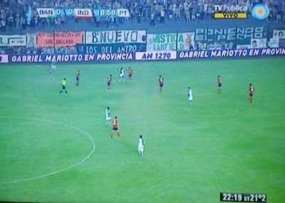  Mariotto y su desesperada campa�a publicitaria, ahora tambi�n en la cancha de Banfield