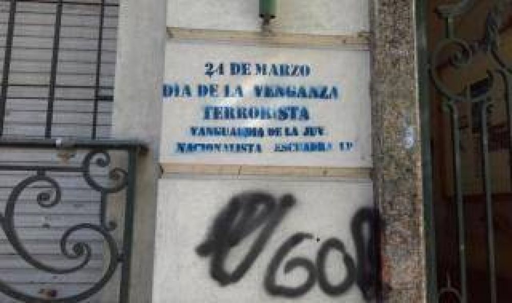 Repudian pintadas a favor del Terrorismo de Estado en organismo de Derechos Humanos de La Plata
