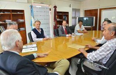 El Ministro de Ambiente se reuni� con la Asociaci�n de Consorcios de Riego de Salta
