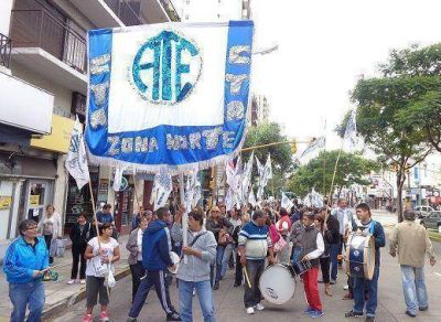 ATE Zona Norte llev� adelante una caravana a trav�s de Vicente L�pez