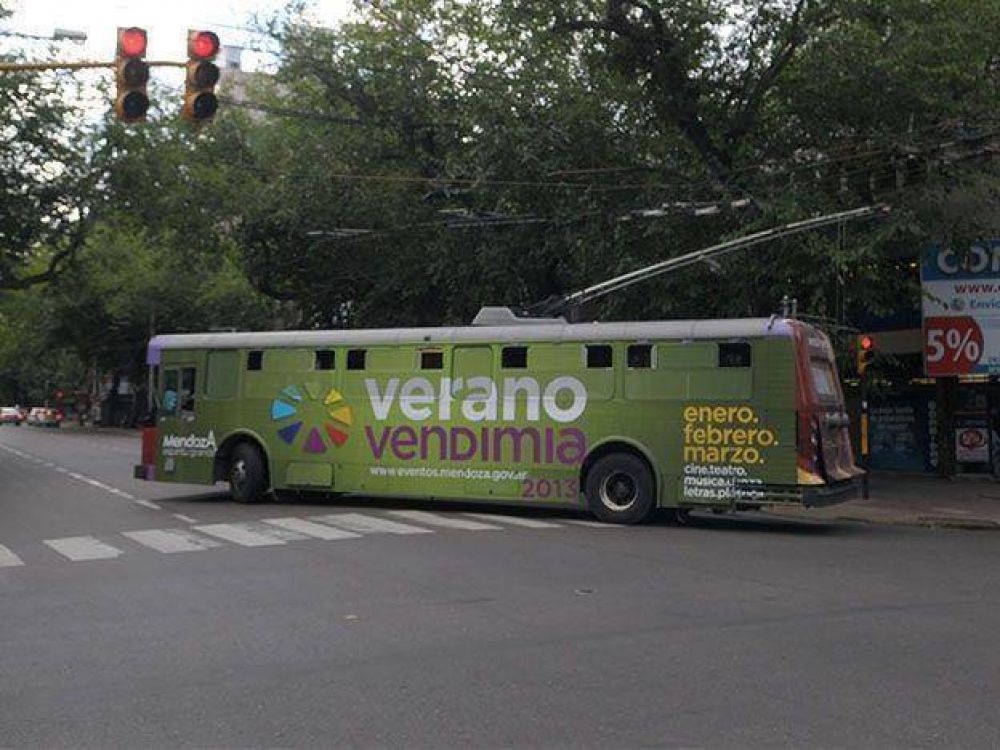 Los troles iniciaron un paro hasta las 21 y el gobierno asegura que "no se puede manejar otros n�meros"