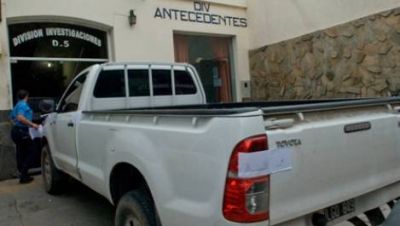 Secuestran camioneta que vincula a polic�as con el robo de m�quinas agr�colas