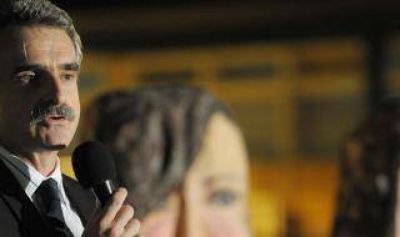 Rossi desembarc� en el Conurbano y pidi� "seguir el camino que inici� N�stor Kirchner"