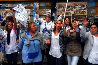 700 DOCENTES DE LANUS SE SUMARON A LA MOVILIZACION EN LA PLATA