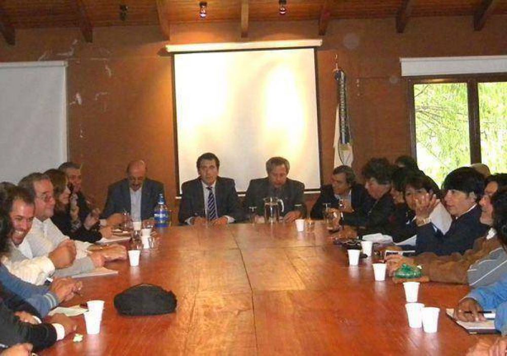 Gobierno e Intersindical no lograron un acuerdo y pasaron a cuarto intermedio