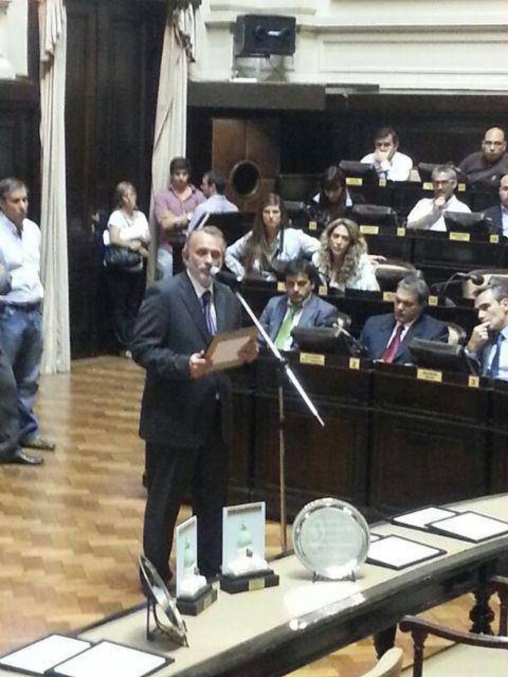 El diputado rojense Gustavo Vignali fue distinguido por su trabajo en la Legislatura