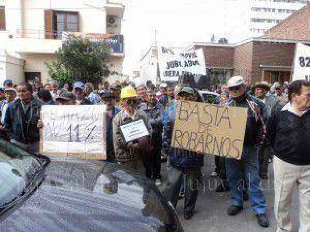 Jubilados de Jujuy comenzaron con una importante cruzada
