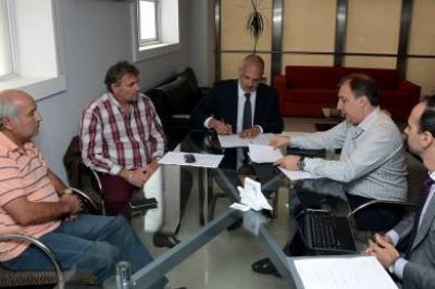 Buzzi firm� contrato que generar� empleo en la Meseta y bajar� los costos de la construcci�n en toda la provincia
