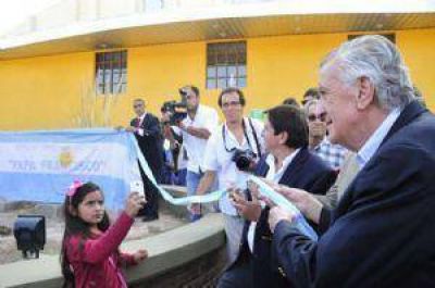 Gioja vol� a J�chal en avi�n para inaugurar el Polideportivo Papa Francisco