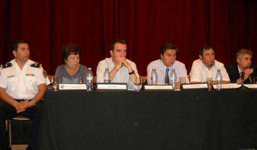 Trapitos: Corach y Presti debatieron con vecinos