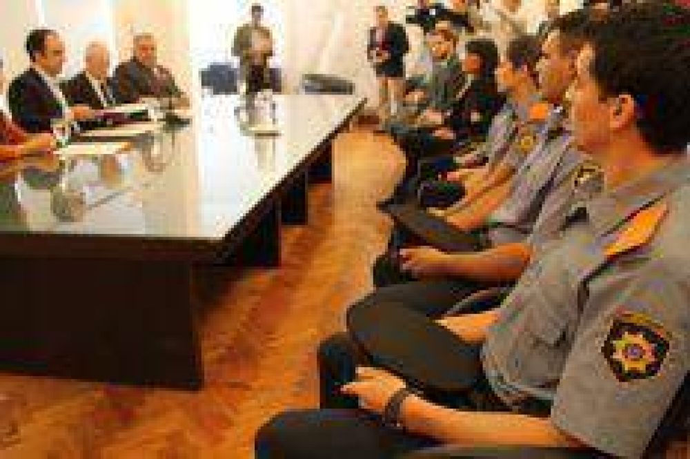 Polic�a Comunitaria: incorporan 200 efectivos a la ciudad