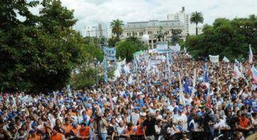 Multitudinaria marcha docente