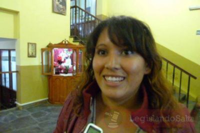 La concejal que utiliza Facebook durante las sesiones se volvi� a burlar de la gente