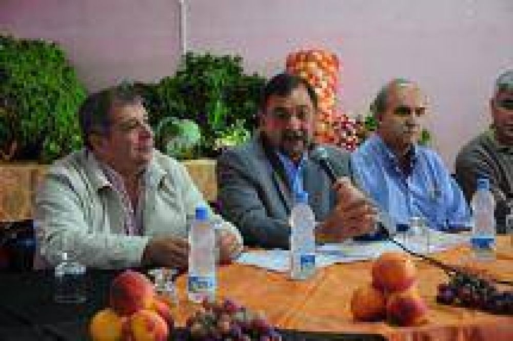 �Hay que volver a la cultura del mercado, a vender y comprar mucho y barato�, dijo Isa
