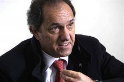 Daniel Scioli, enojado, asegura que 