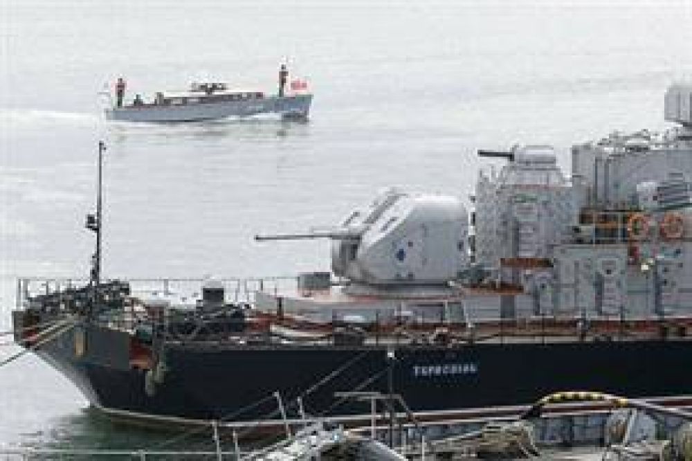 Hombres armados toman por asalto un buque de guerra ucraniano en Crimea