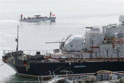 Hombres armados toman por asalto un buque de guerra ucraniano en Crimea