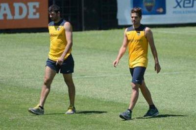 Boca:Juan Rom�n Riquelme entre algodones y un cruce entre Emmanuel Gigliotti con Fernando Gago