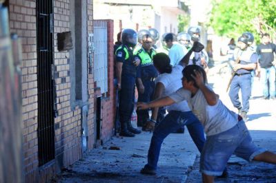Intentaron incendiar la casa del conductor de la camioneta que arroll� a tres motociclistas