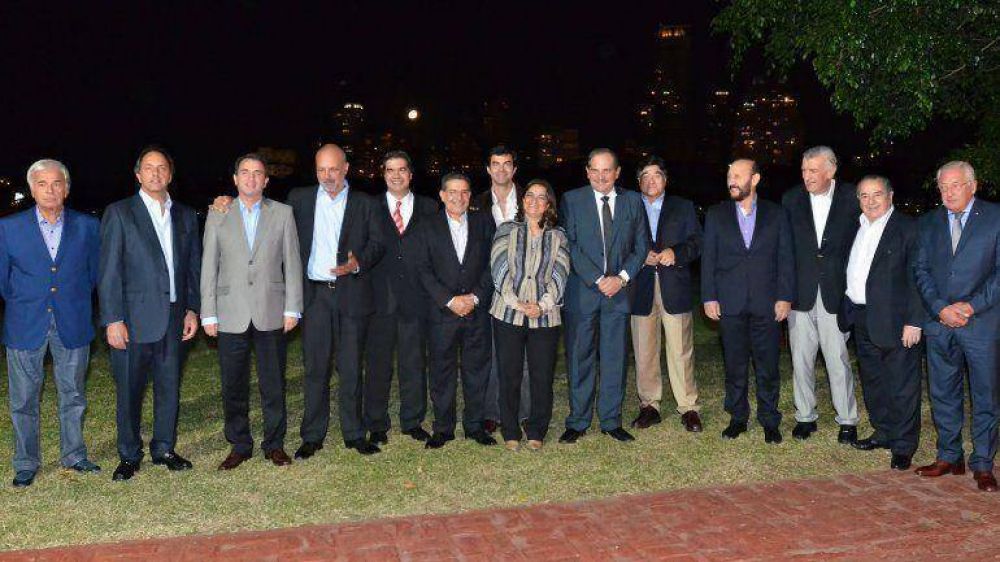 Gobernadores oficialistas y De la Sota se reunieron para debatir el reordenamiento del PJ
