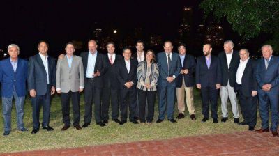 Gobernadores oficialistas y De la Sota se reunieron para debatir el reordenamiento del PJ
