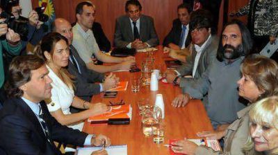 Otra vez no hubo acuerdo y los docentes contin�an con el paro