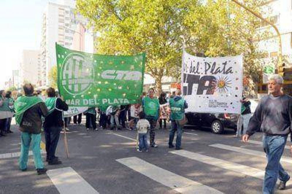 Los estatales terminaron el paro con una movilizaci�n