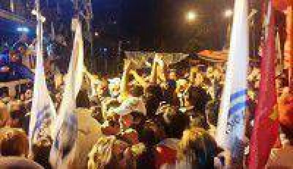 La Intersindical decidi� continuar con el paro y movilizar