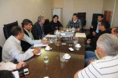 Obras P�blicas se reuni� con legisladores